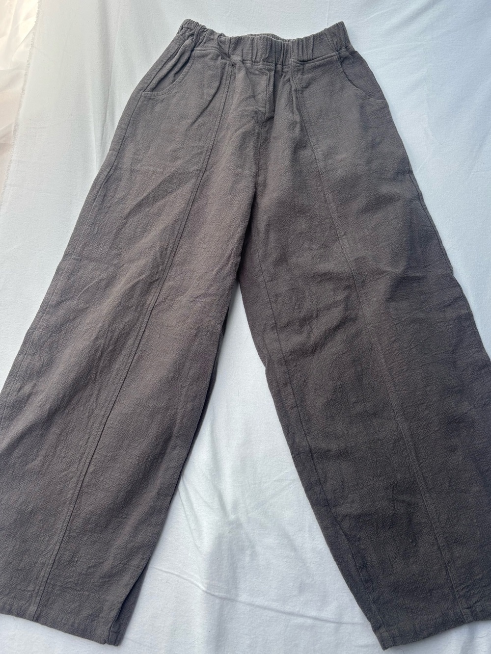 Relaxed Wide-Leg Balloon Pants in Charcoal - Picture 3 of 9